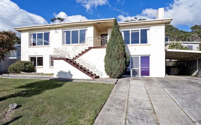 6-bedroom house at 41 Saundridge Road, Cooee